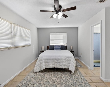 211 S Lake Drive - Photo Thumbnail 21