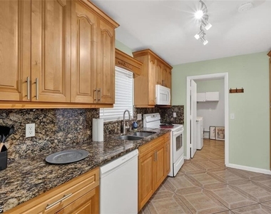 211 S Lake Drive - Photo Thumbnail 17