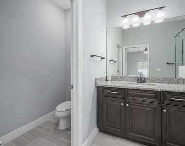 1802 Nw 20th Terrace - Photo Thumbnail 15