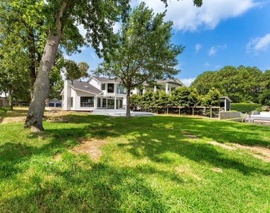 3920 Brookhaven Drive - Photo Thumbnail 2