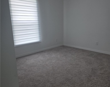 408 Nw 31st Place - Photo Thumbnail 14