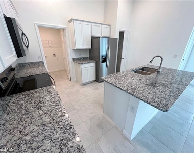 1510 Nw 13th Terrace - Photo Thumbnail 2