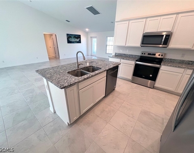 1510 Nw 13th Terrace - Photo Thumbnail 4