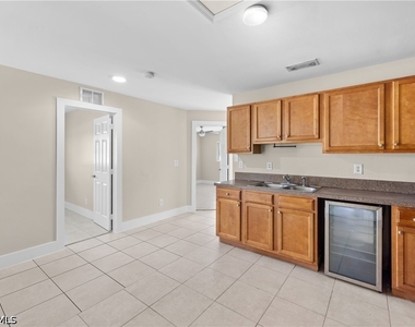 909 Jaguar Boulevard - Photo Thumbnail 5