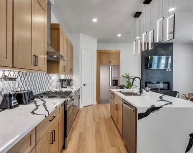 2711 Berry Street - Photo Thumbnail 21