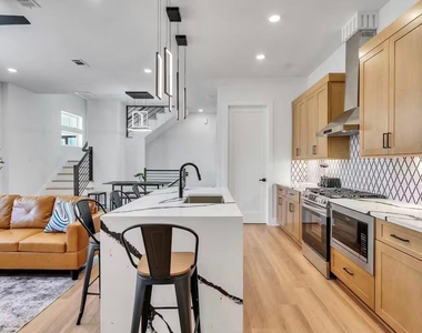 2711 Berry Street - Photo Thumbnail 20