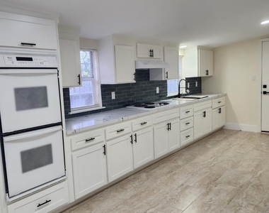 6239 Carver Road - Photo Thumbnail 7
