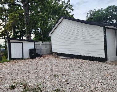 6239 Carver Road - Photo Thumbnail 2