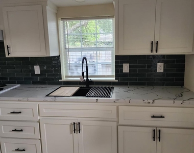 6239 Carver Road - Photo Thumbnail 5