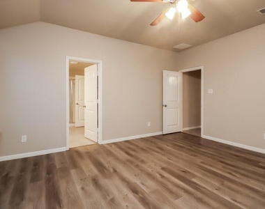 407 Ashley Falls Lane - Photo Thumbnail 9