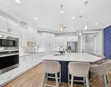 6343 Antigua Way - Photo Thumbnail 5