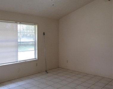 7515 Muirwood Lane - Photo Thumbnail 7