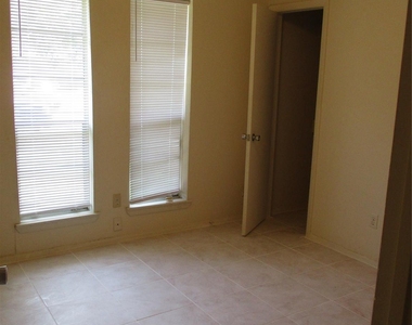 7515 Muirwood Lane - Photo Thumbnail 27