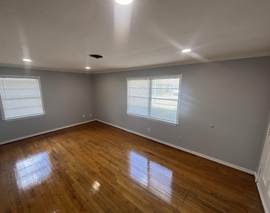 206 Maxie Street - Photo Thumbnail 6