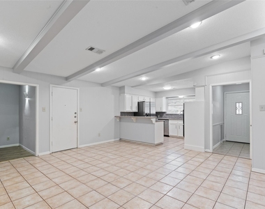 118 E Thornton Road - Photo Thumbnail 2