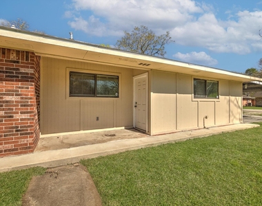 501 Ladd Street - Photo Thumbnail 3