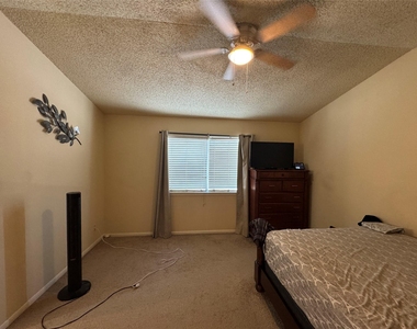 12300 Brookglade Circle - Photo Thumbnail 9