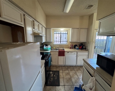 12300 Brookglade Circle - Photo Thumbnail 15