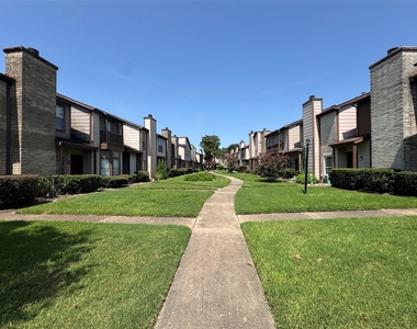 12300 Brookglade Circle - Photo Thumbnail 23