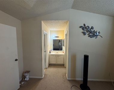 12300 Brookglade Circle - Photo Thumbnail 10