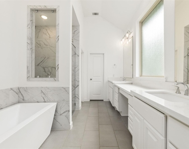 7315 Camden Crestwood Way - Photo Thumbnail 24