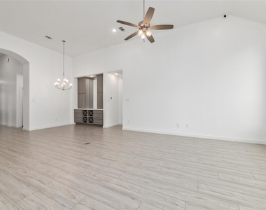 7315 Camden Crestwood Way - Photo Thumbnail 9