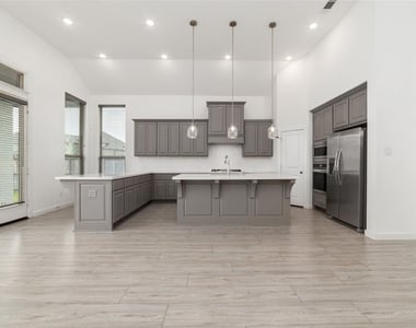 7315 Camden Crestwood Way - Photo Thumbnail 11