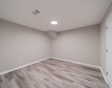 5739 Skylane Drive - Photo Thumbnail 16