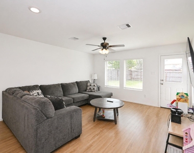 7430 Clover Chase Drive - Photo Thumbnail 7