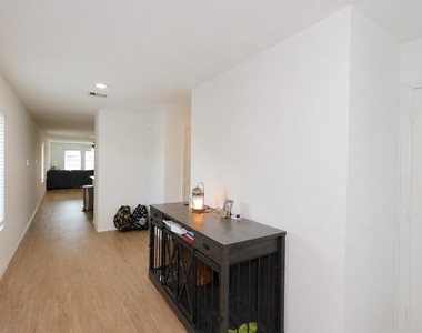7430 Clover Chase Drive - Photo Thumbnail 2