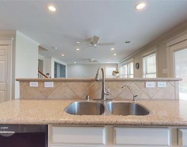 7918 Tupper Bend Court - Photo Thumbnail 15