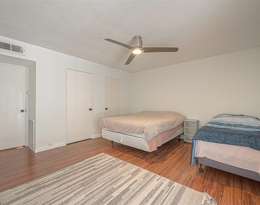 2201 Fountain View Drive - Photo Thumbnail 24