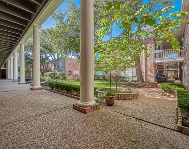 2201 Fountain View Drive - Photo Thumbnail 2