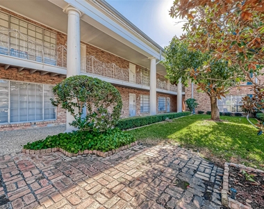 2201 Fountain View Drive - Photo Thumbnail 3