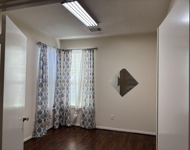5514 Gatesprings Lane Lane - Photo Thumbnail 9