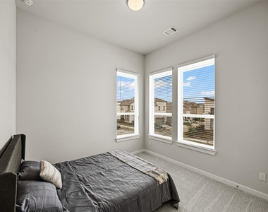 16631 Lake Austin Street - Photo Thumbnail 23