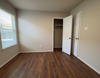 15126 Winter Meadow Court - Photo Thumbnail 13