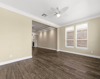 316 Connemara Drive - Photo Thumbnail 13