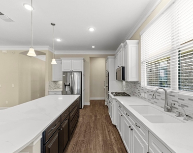 316 Connemara Drive - Photo Thumbnail 7
