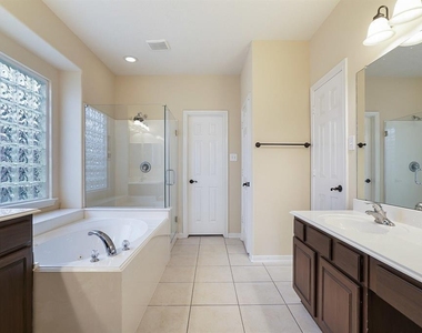 7211 Emerald Run Lane - Photo Thumbnail 20