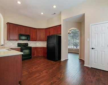 7211 Emerald Run Lane - Photo Thumbnail 8