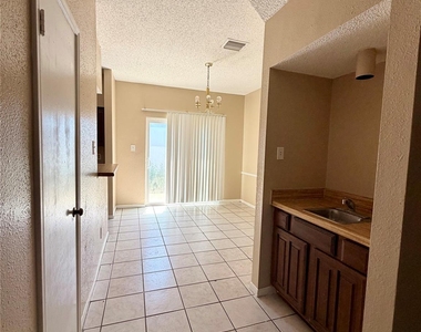 12400 Brookglade Circle - Photo Thumbnail 4