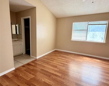 12400 Brookglade Circle - Photo Thumbnail 15
