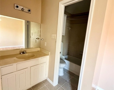 12400 Brookglade Circle - Photo Thumbnail 13