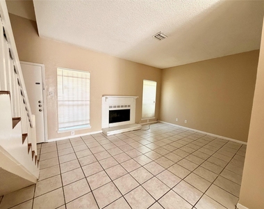 12400 Brookglade Circle - Photo Thumbnail 3