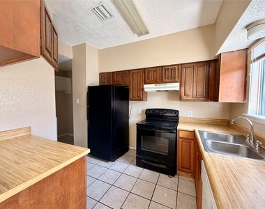 12400 Brookglade Circle - Photo Thumbnail 6