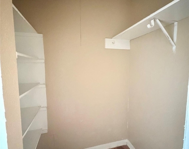 12400 Brookglade Circle - Photo Thumbnail 11