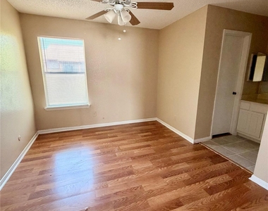 12400 Brookglade Circle - Photo Thumbnail 12