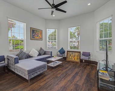 3519 Broadway Street - Photo Thumbnail 2