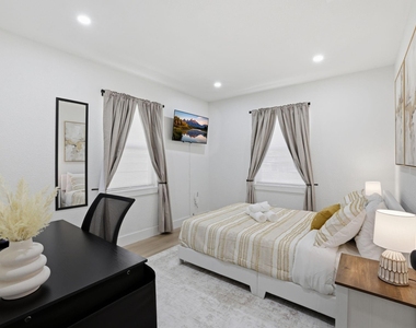 3011 Columbia Street - Photo Thumbnail 11